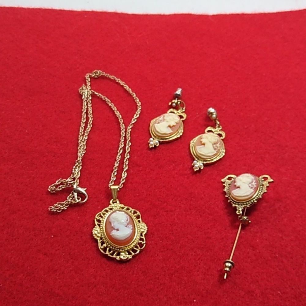 Vintage Cameo Group Dangling Pierced Earrings W/ Faux Pearls Stick Pin Necklace